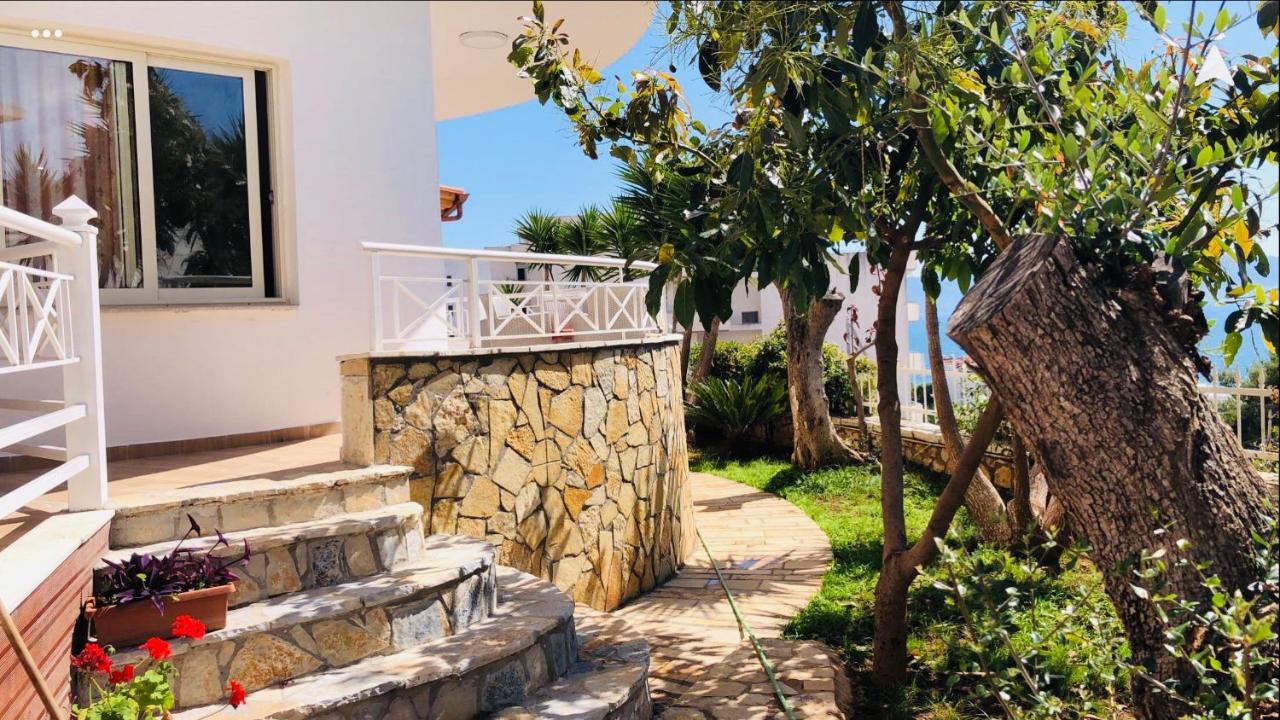 Apartments On The Beach Sarande Exterior photo