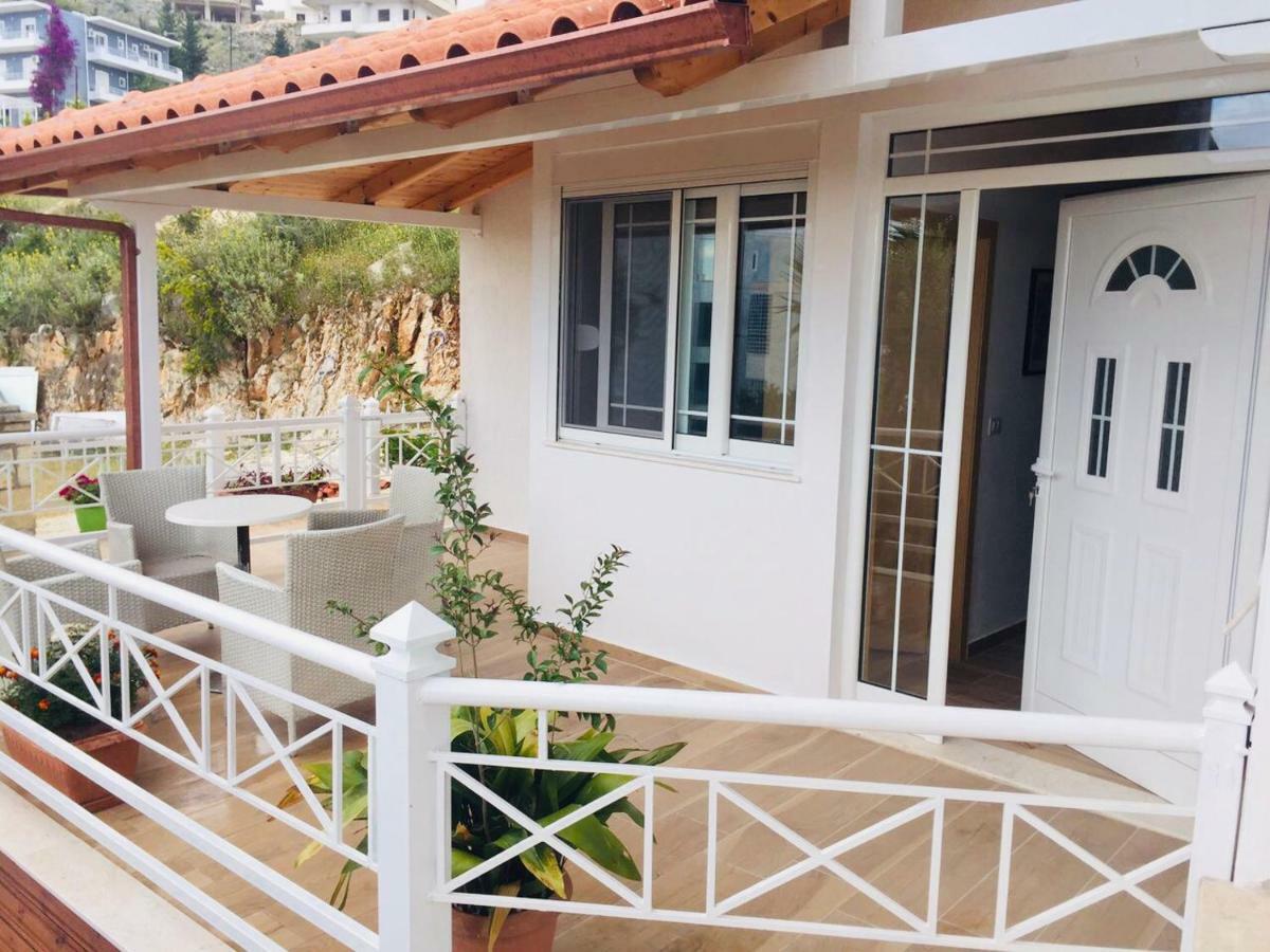 Apartments On The Beach Sarande Exterior photo